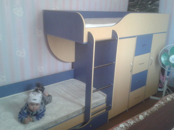  Удобная детская 2-х ярусную кровать